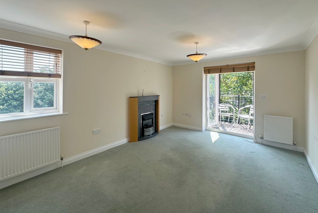 Property photo 3 of 8 42 Dh New Sitting Room