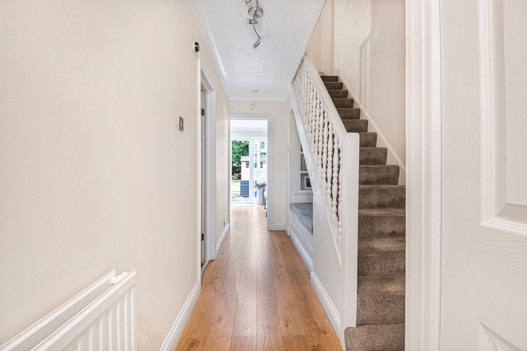 Property photo 2 of 21