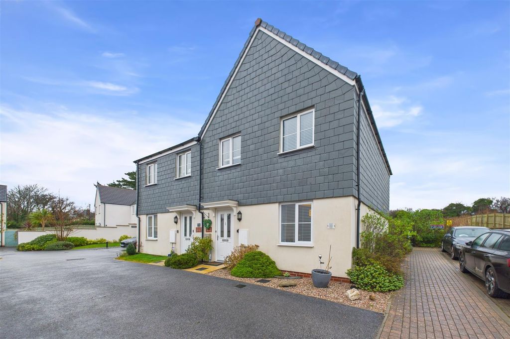 Property photo 1 of 30 Kew Carrek