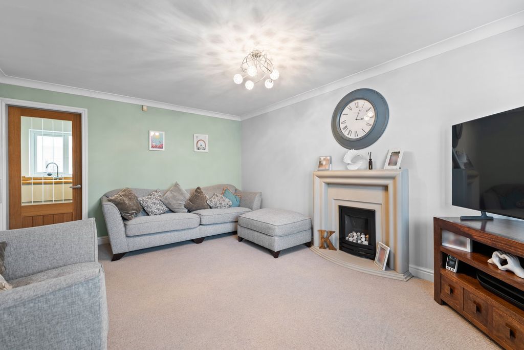 Property photo 3 of 28