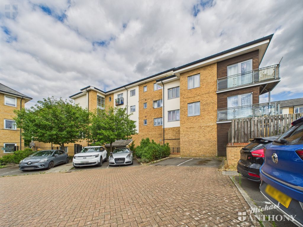 Property photo 1 of 8 Cam02773G0-Pr0340-Still002