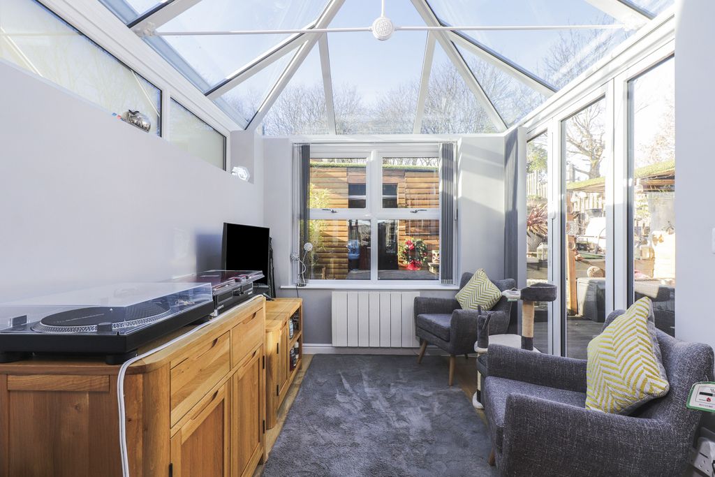 Property photo 3 of 20 Conservatory