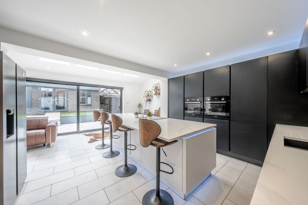 Property photo 2 of 23