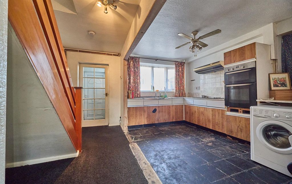 Property photo 2 of 13 Kitchen Diner To Front