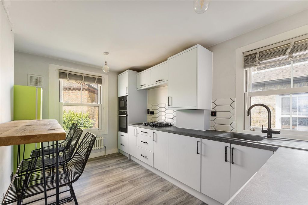 Property photo 3 of 23 Gladstone Avenue, N22
