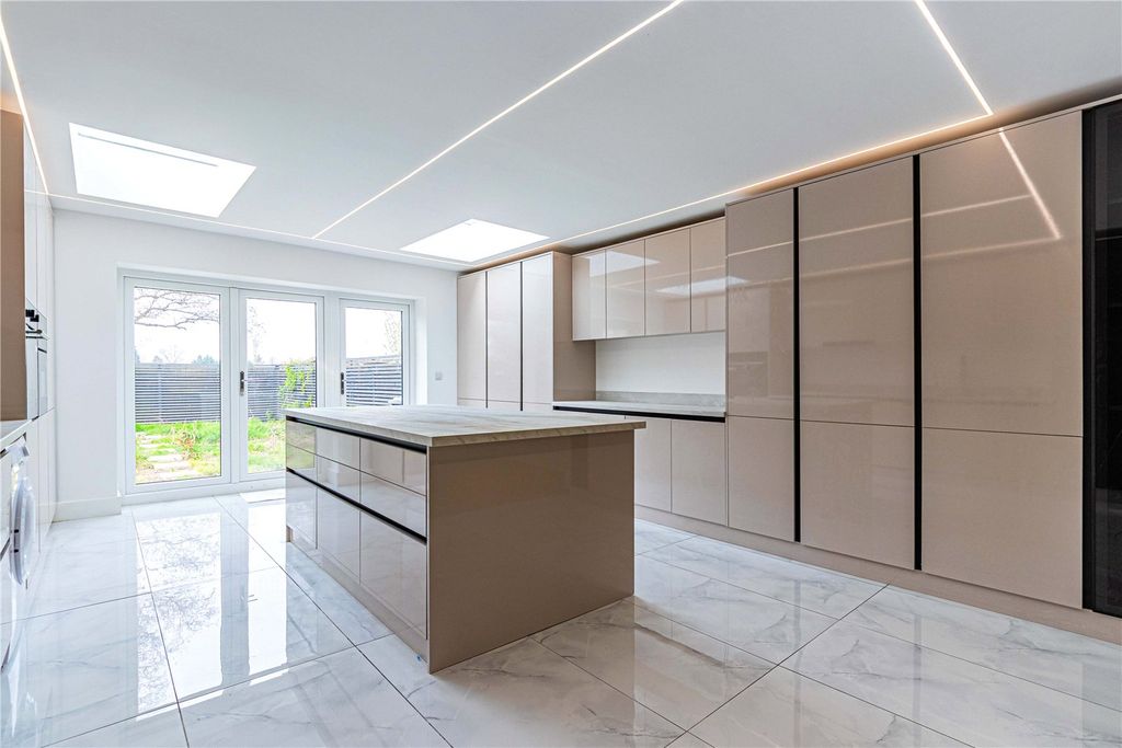 Property photo 3 of 27 Picture No. 08