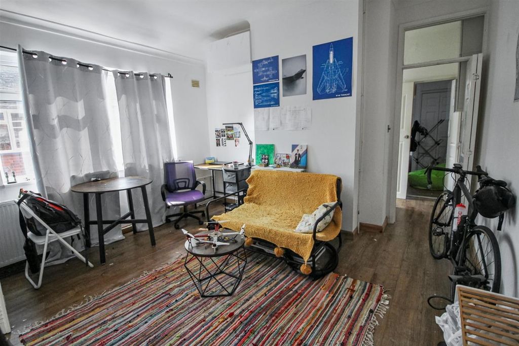 Property photo 3 of 6