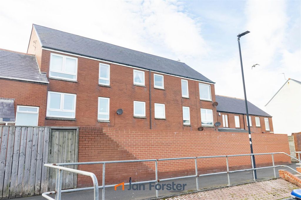 Property photo 2 of 7 Front External