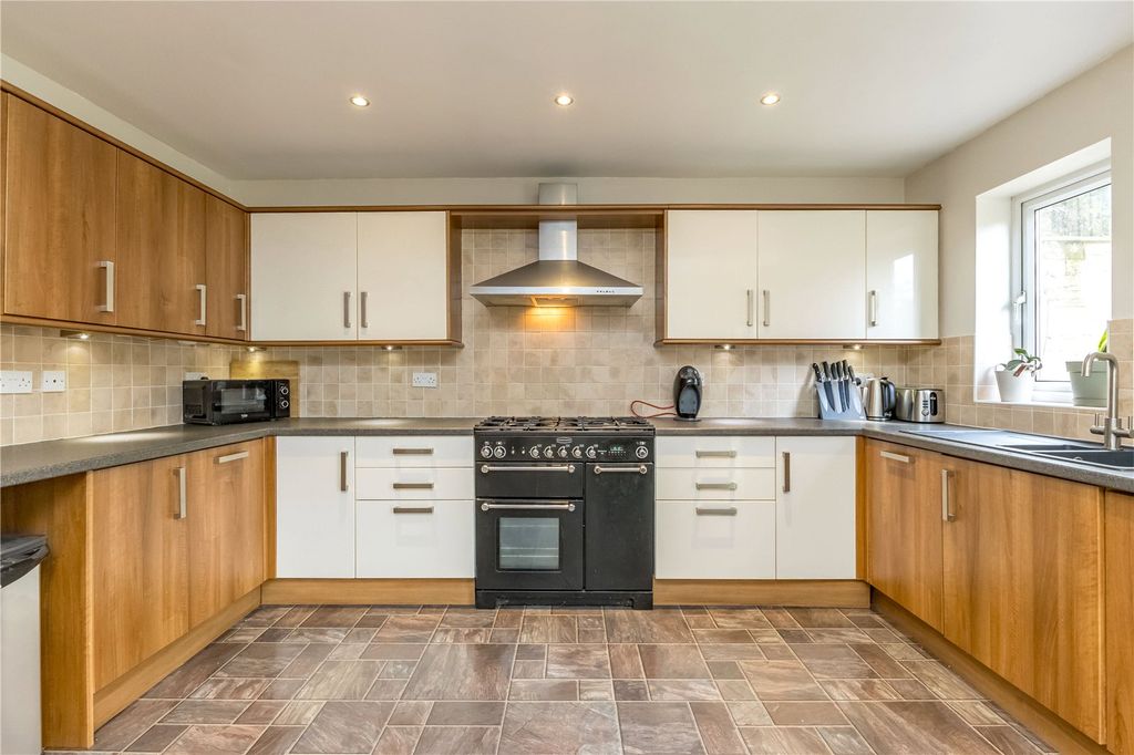 Property photo 2 of 23 Dining Kitchen
