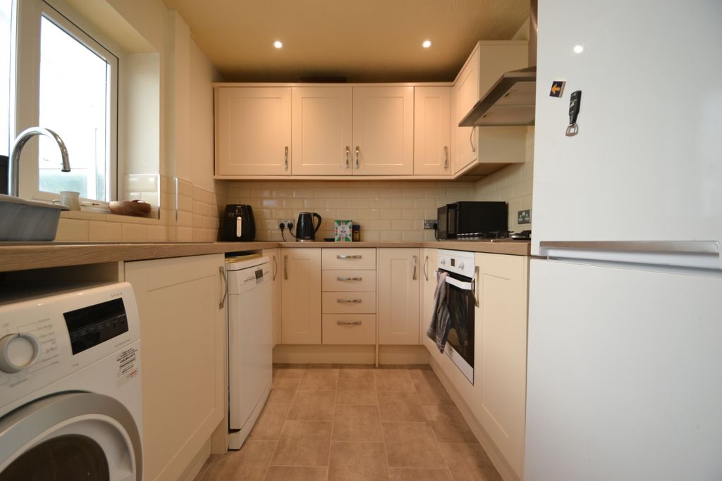 Property photo 2 of 14 Kitchen