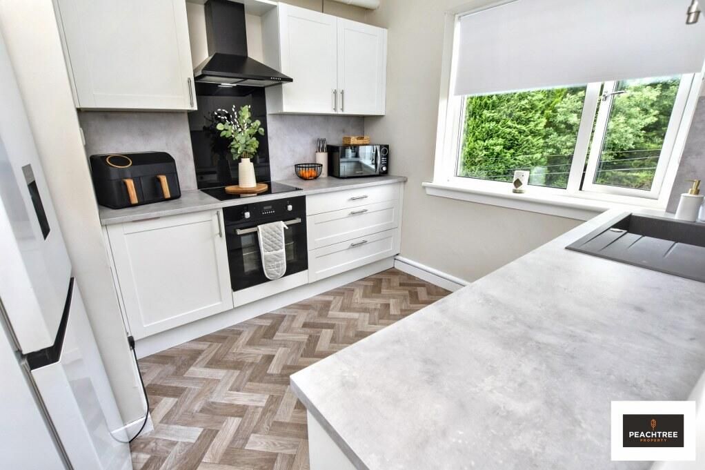 Property photo 3 of 24 Kitchen