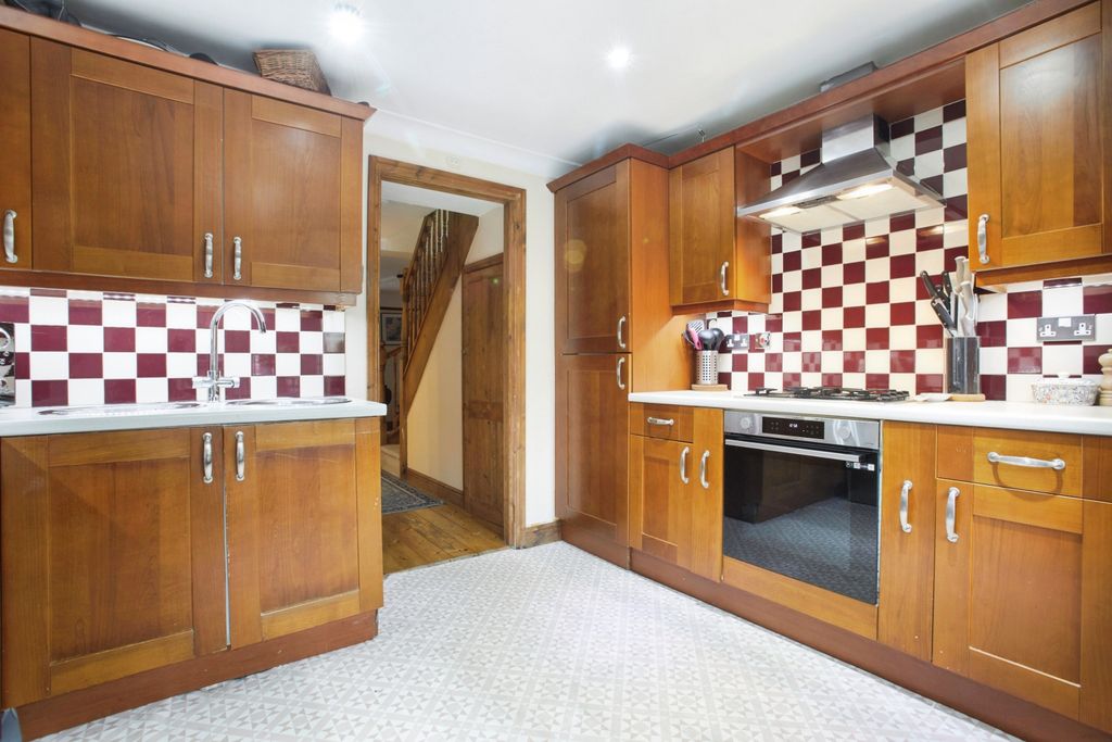 Property photo 2 of 20