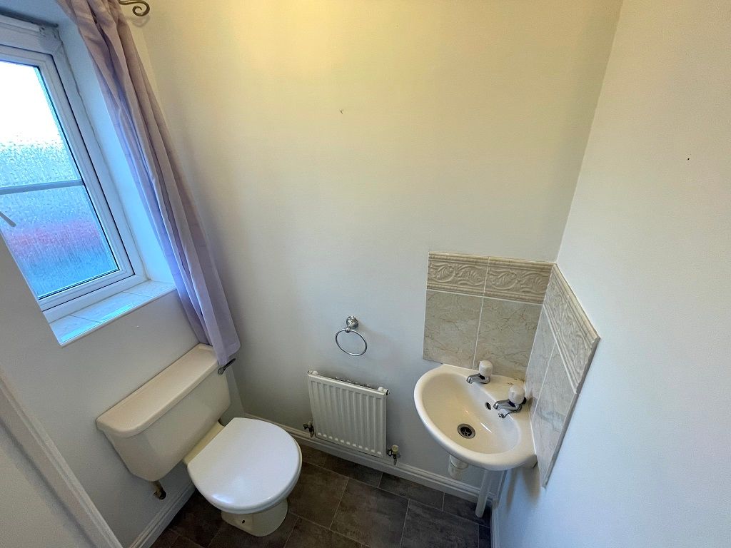 Property photo 2 of 8 Cloakroom