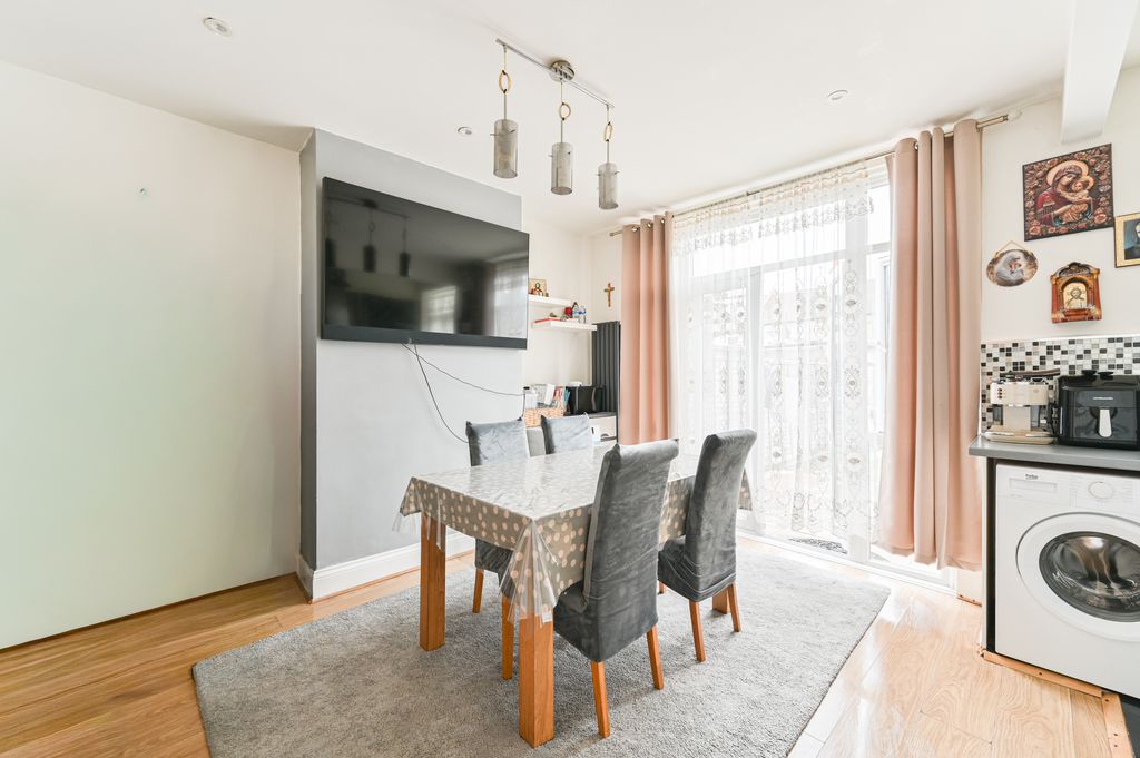 Property photo 2 of 9