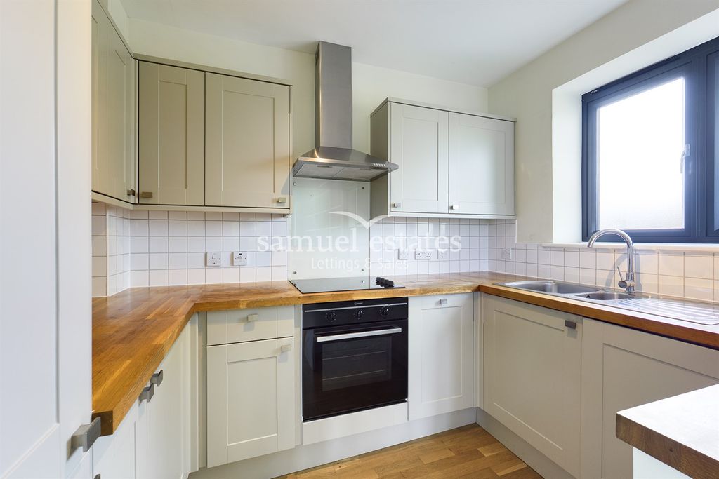 Property photo 3 of 13 Kitchen