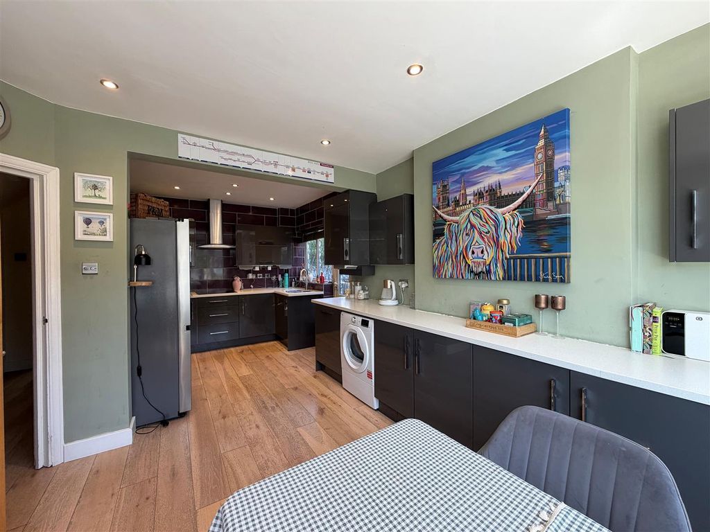 Property photo 2 of 11 Kitchen.Jpg