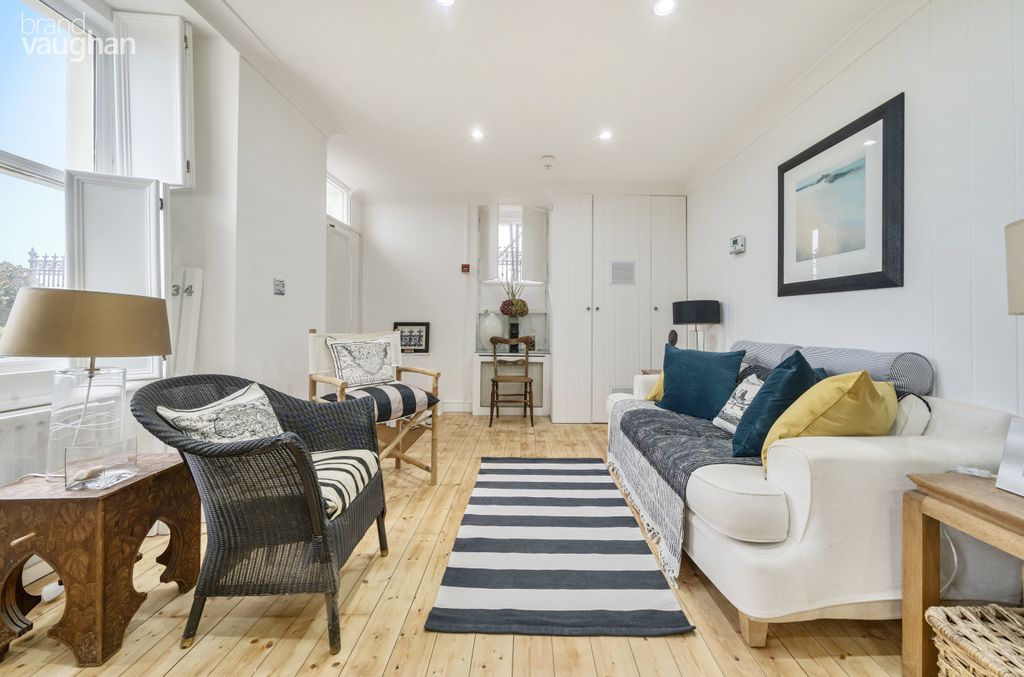 Property photo 3 of 12 Living Room