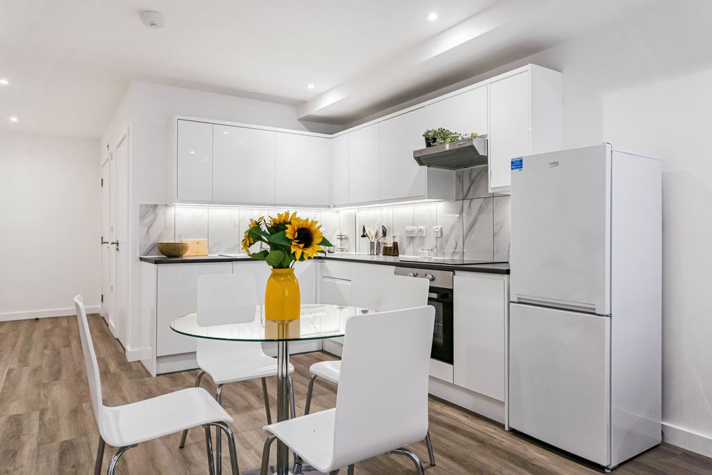 Property photo 2 of 27 Reception/Kitchen