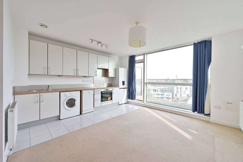 Property photo 2 of 8