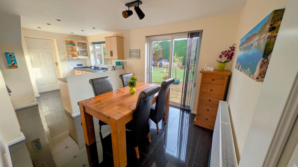 Property photo 3 of 20