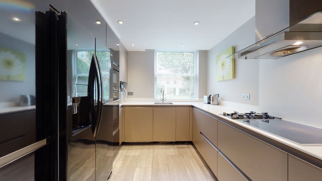 Property photo 2 of 31 Kitchen