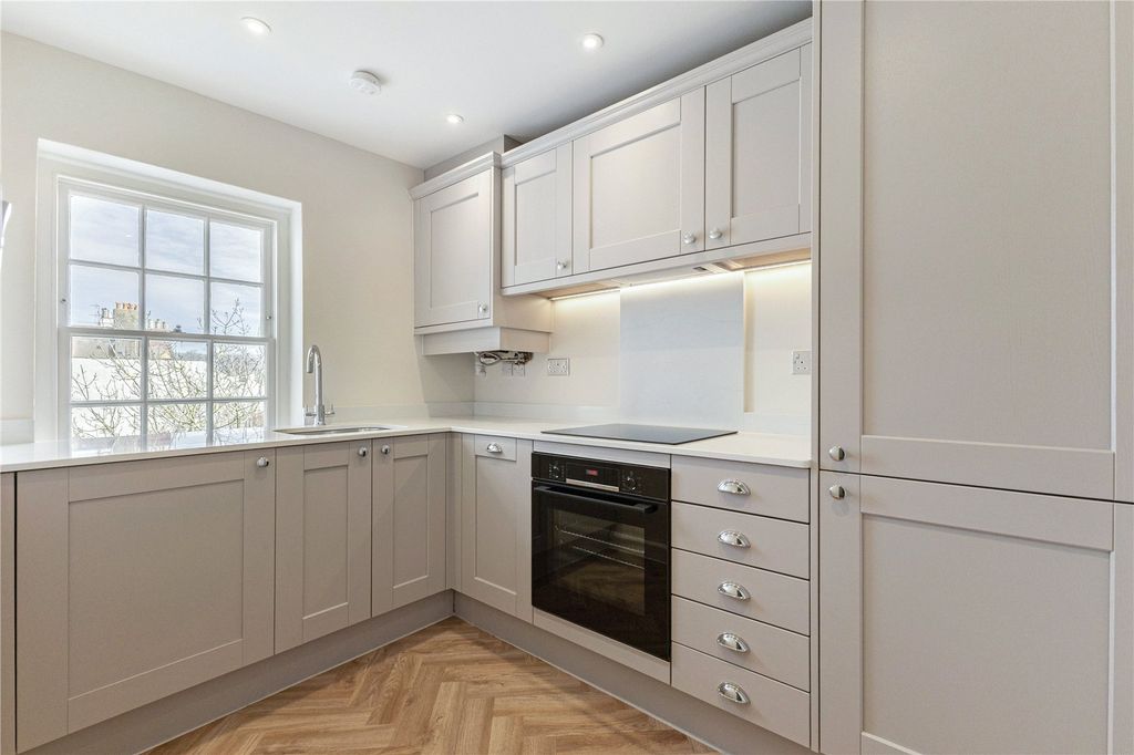 Property photo 3 of 10 Berkeley Place