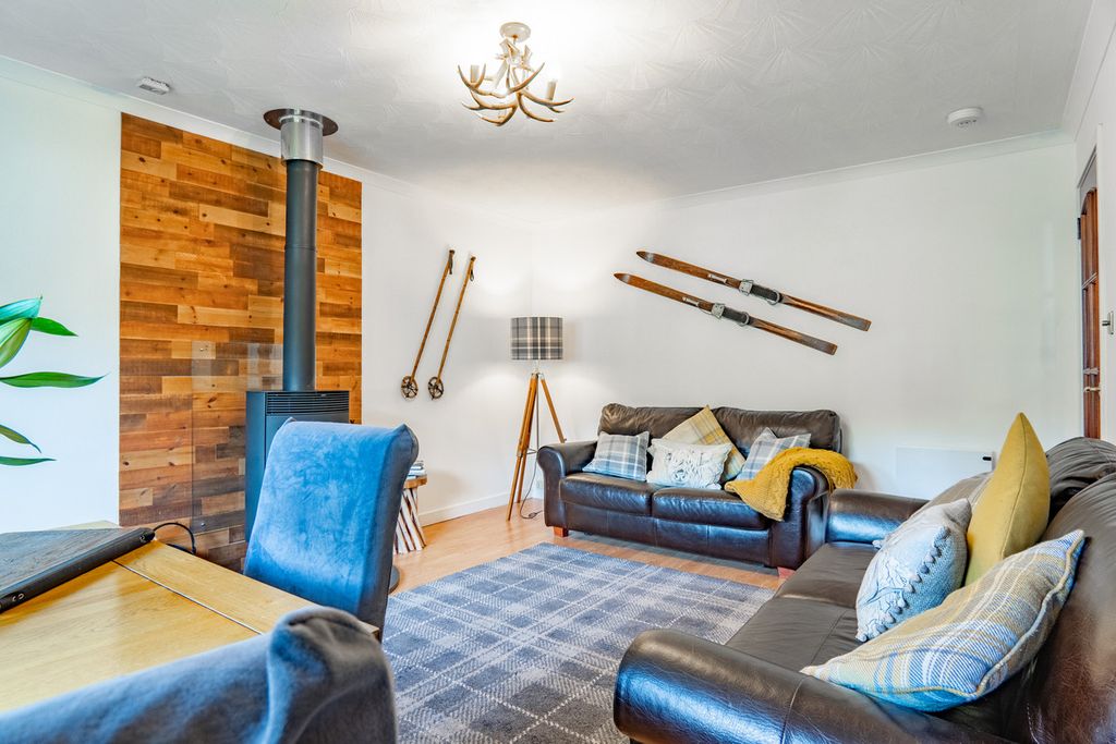 Property photo 3 of 34