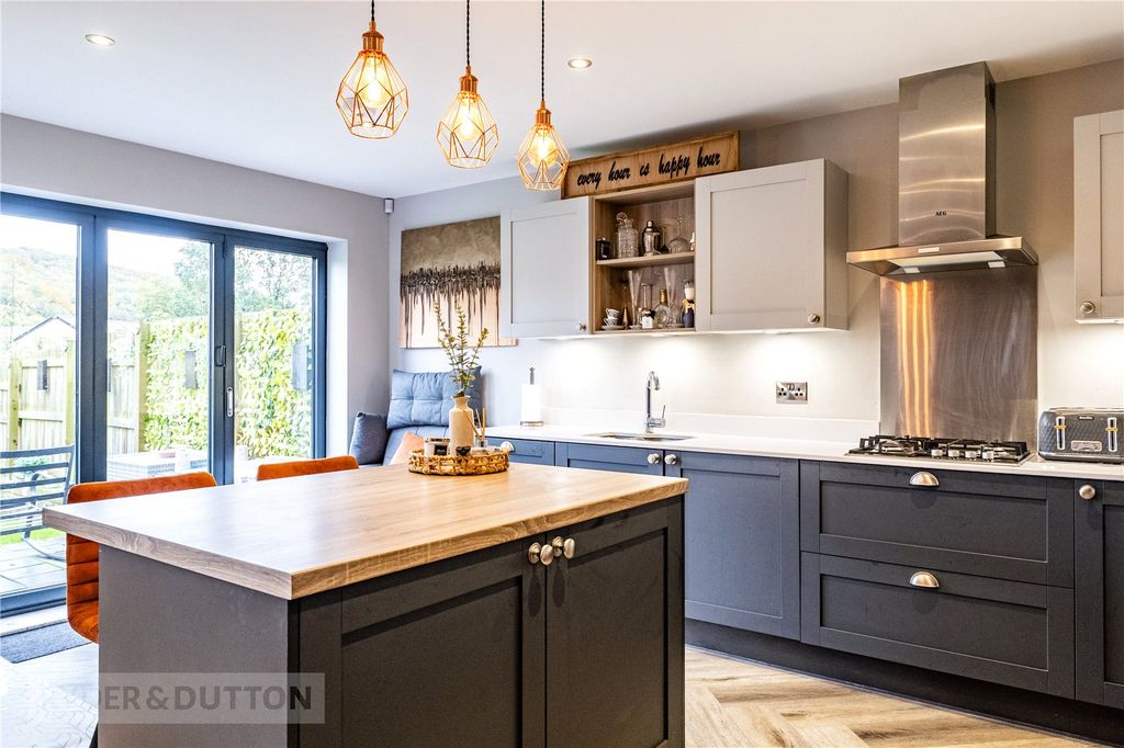 Property photo 3 of 22 Dining Kitchen