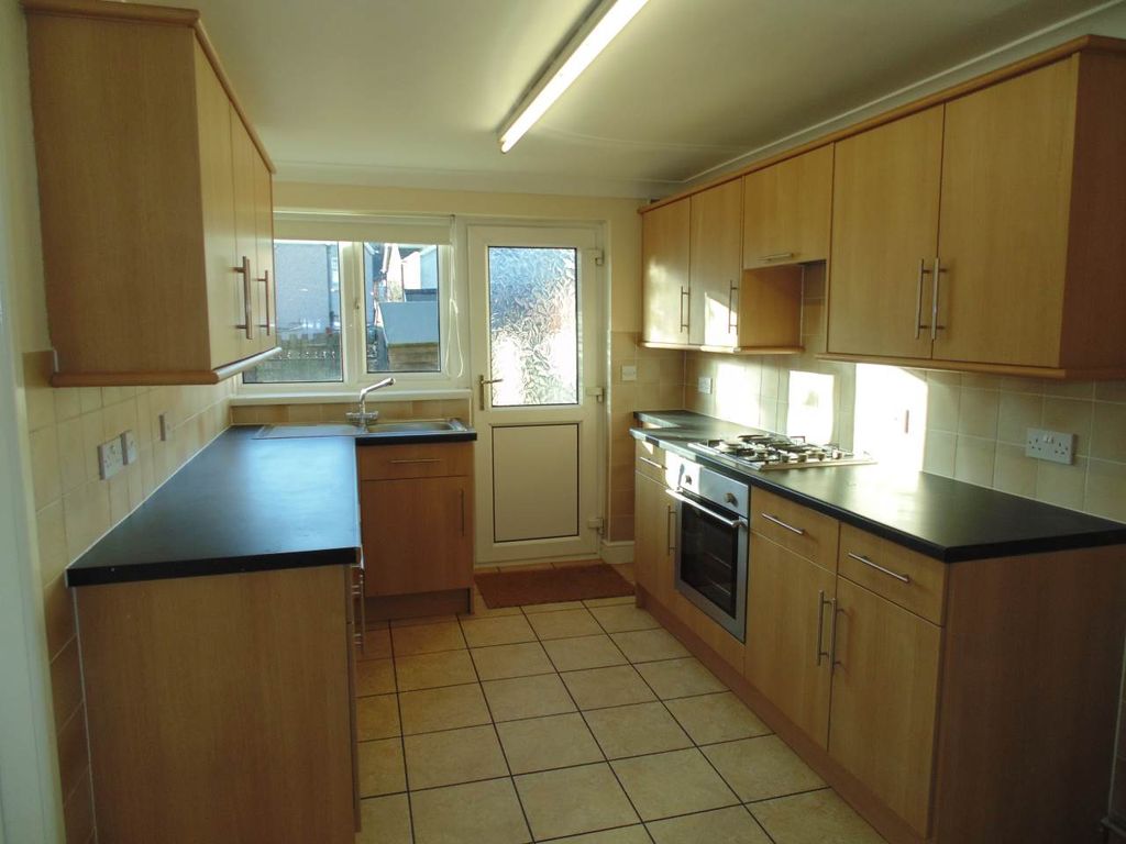 Property photo 3 of 12 Kitchen