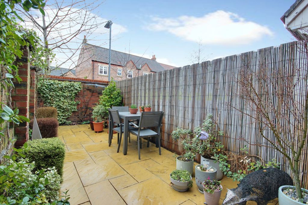 Property photo 3 of 23 1 Garden A