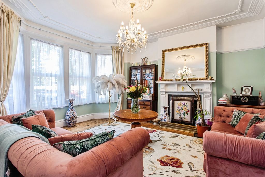 Property photo 3 of 17 Sitting Room