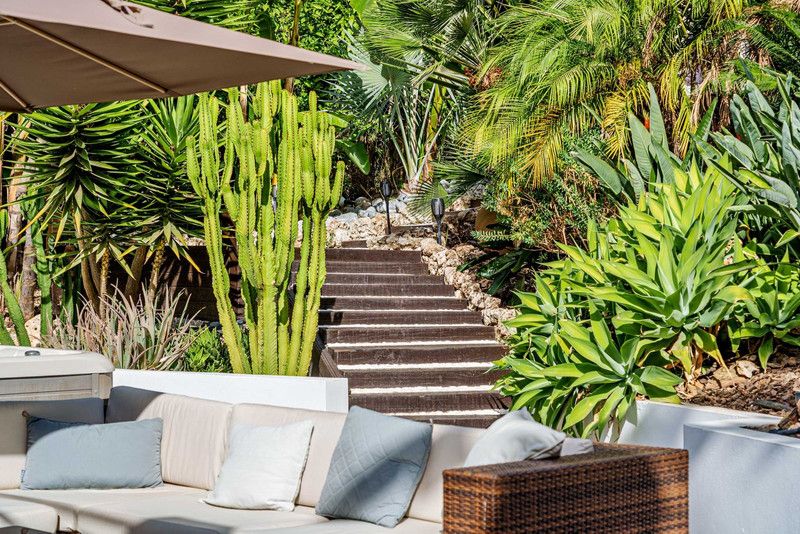 Property photo 2 of 54