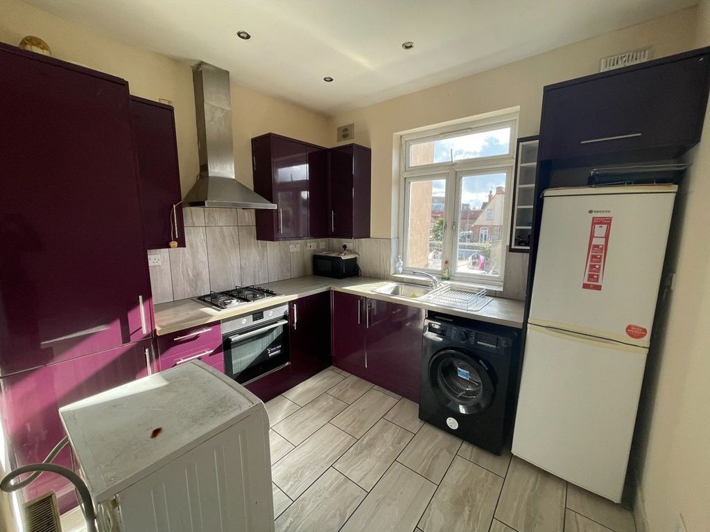 Property photo 2 of 7 4681051
