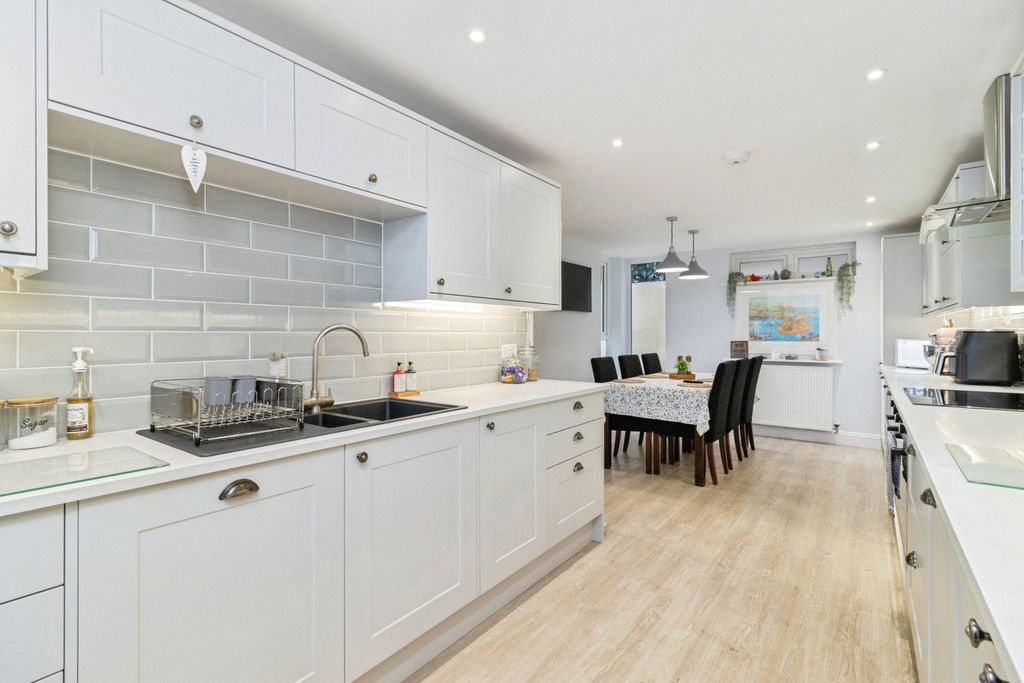 Property photo 2 of 32 Pbox-Img.Jpg