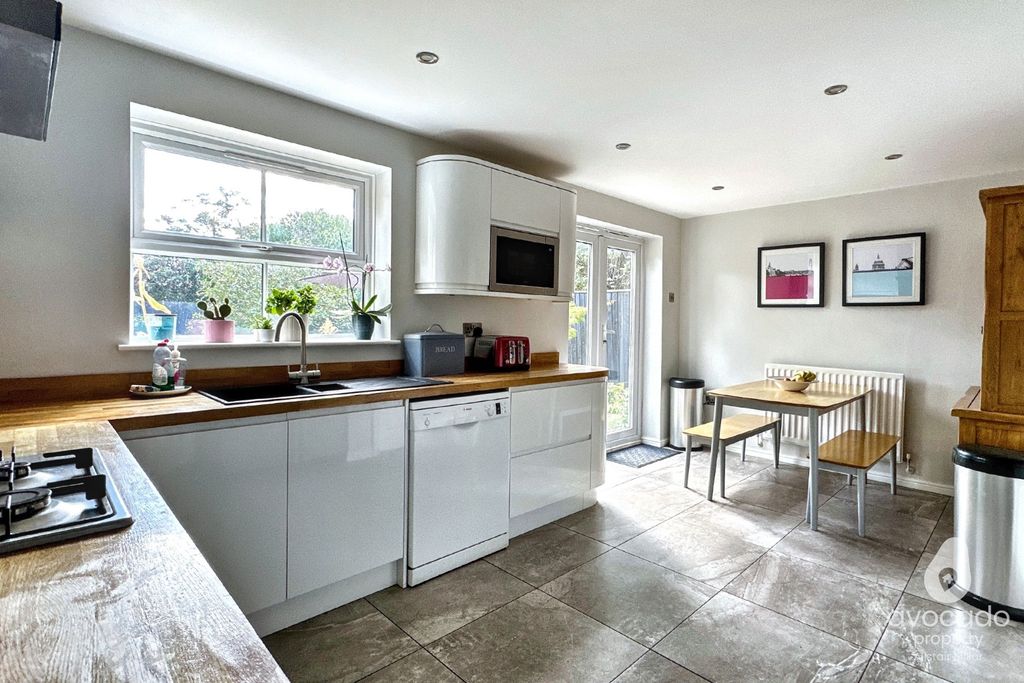 Property photo 2 of 21 4237562