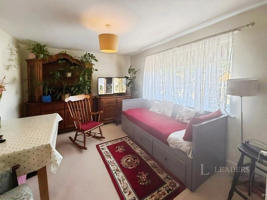 Property photo 2 of 6 Lounge