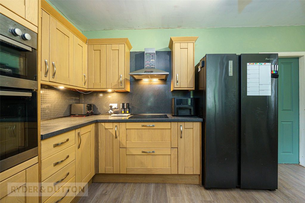 Property photo 3 of 20 Kitchen