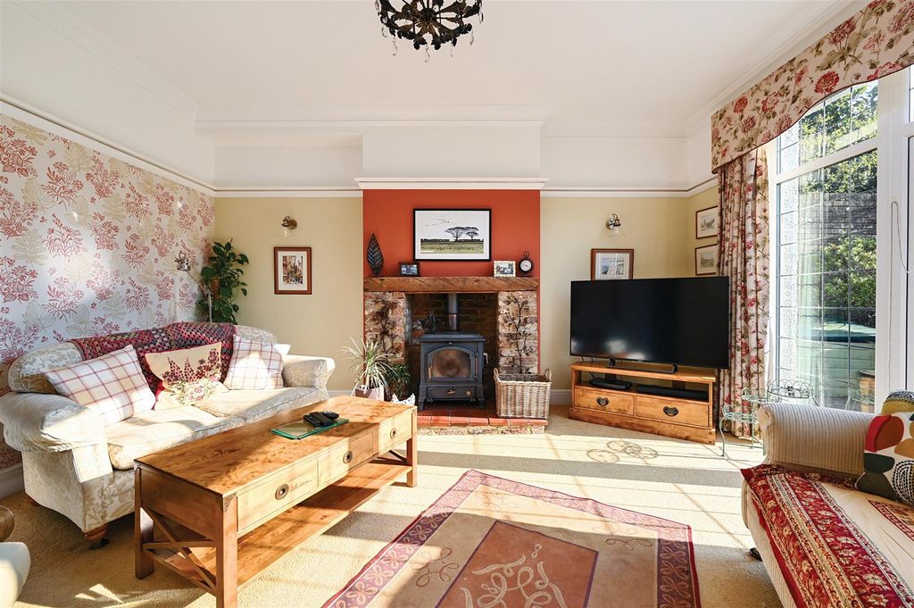 Property photo 3 of 23 Sitting Room