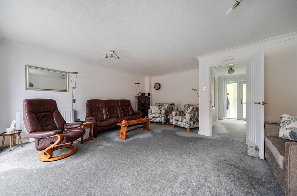 Property photo 2 of 20 1371313-10-6909Ed...