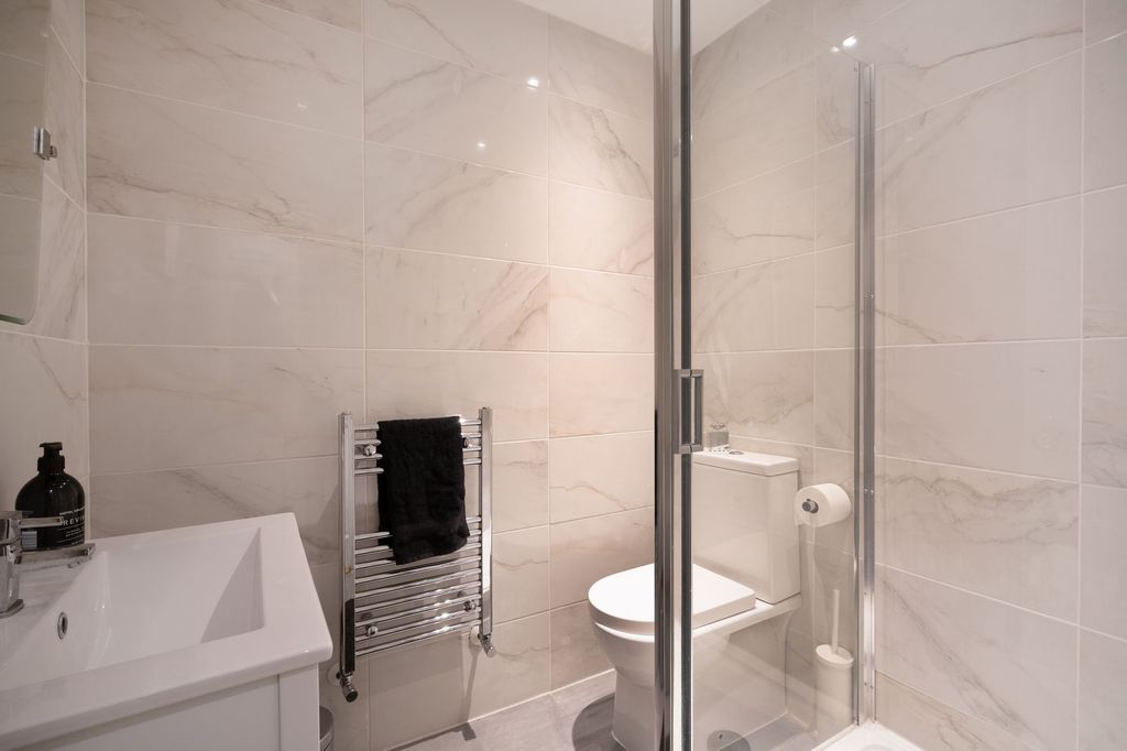 4 bed terraced house for saleSt.Christopher Gardens, Ascot SL5 photo 5