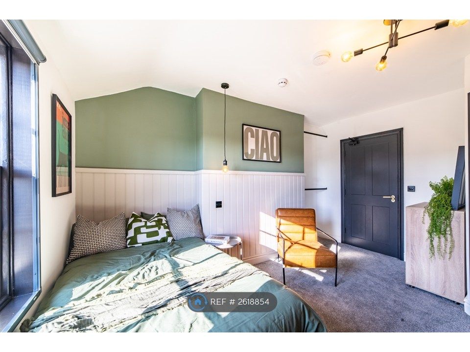 Property photo 2 of 33