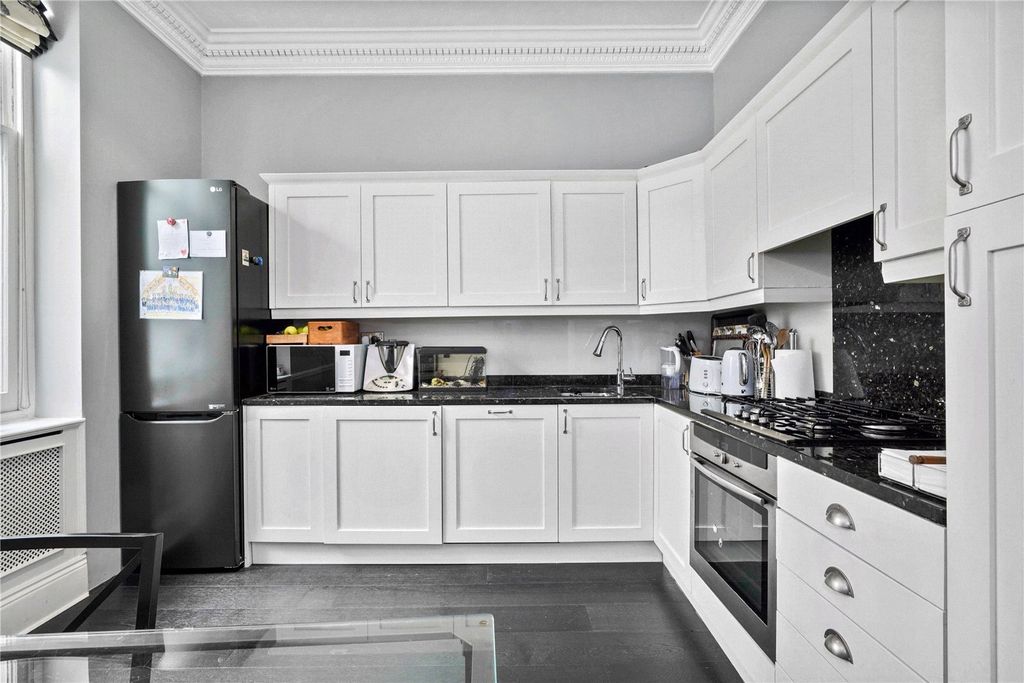 Property photo 3 of 12 Kitchen