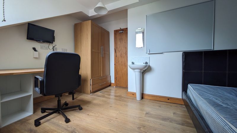 Property photo 3 of 10 Photo 2