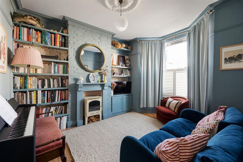 Property photo 3 of 40 Coleridge Road, E17