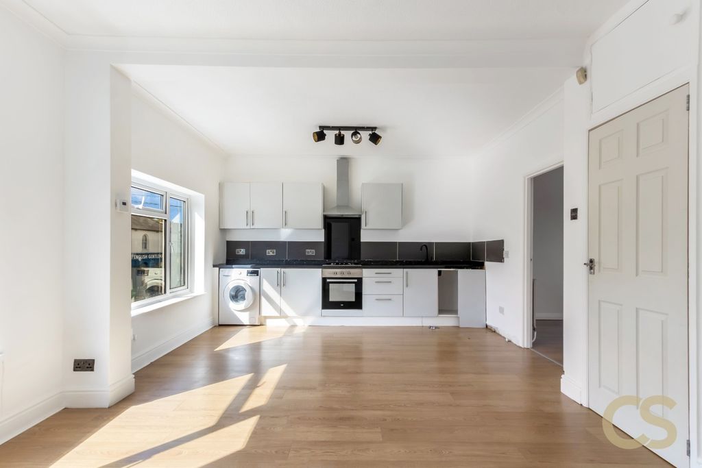 Property photo 2 of 18 3973663