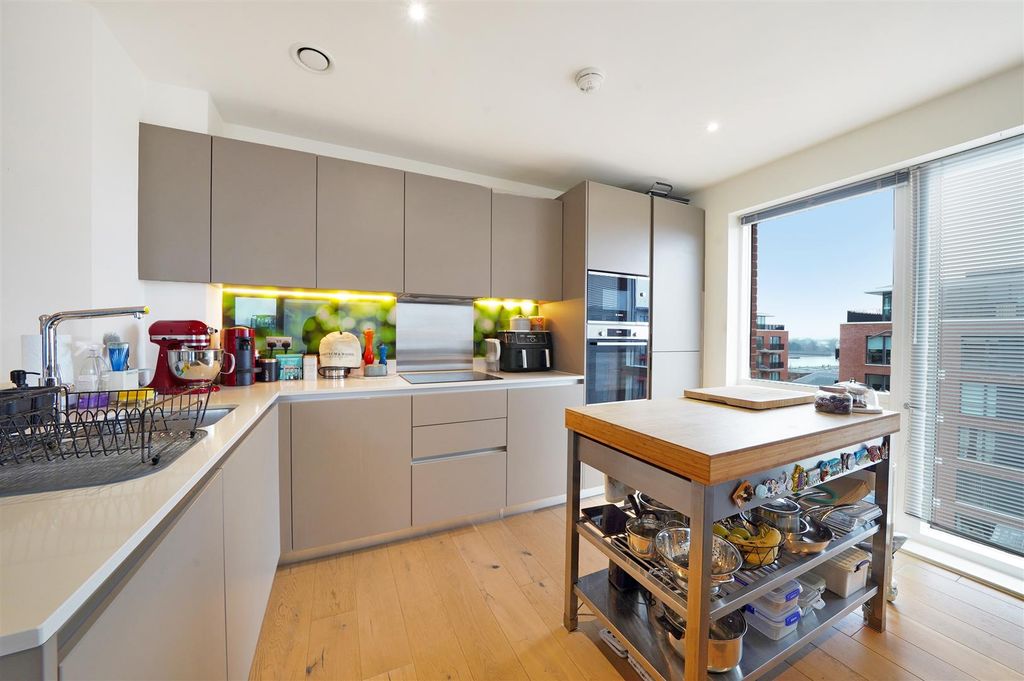 Property photo 3 of 9 Amphion House.Jpg