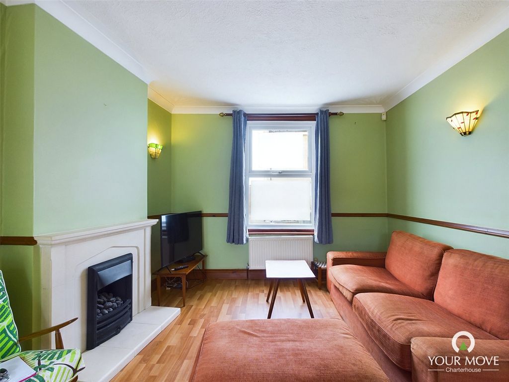 Property photo 3 of 10 Lounge