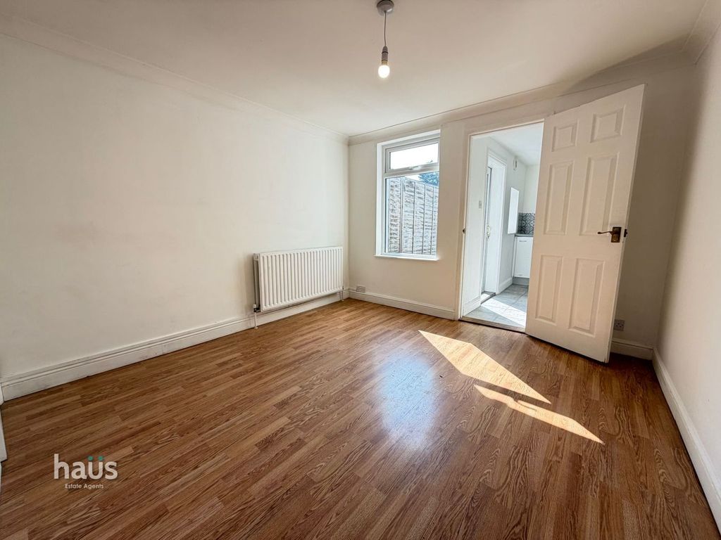 Property photo 3 of 9 Dining Room