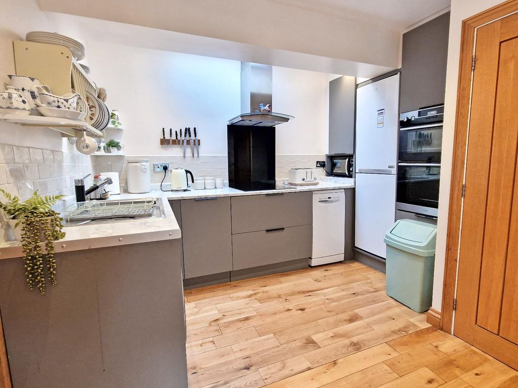 Property photo 2 of 14 Kitchen.Jpg