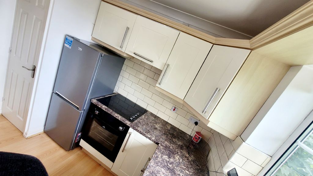 Property photo 3 of 7 Kitchen